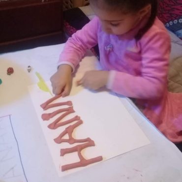 Les « périodes sensibles » et la structuration scolaire : le langage